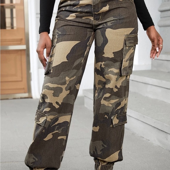 Sexy Camo Print cargo jeans size 8/10 - Picture 3 of 5